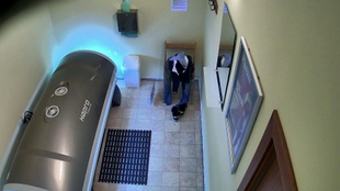 5. Download full pics of Une blonde occupe le devant de la scène dans Solarium from czechsolarium.com