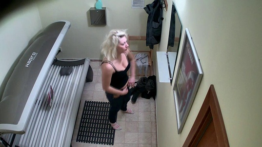 2. Download full pics of Blonde’s Alluring Solarium Show from czechsolarium.com