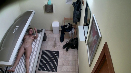 5. Download full pics of Blonde’s Alluring Solarium Show from czechsolarium.com