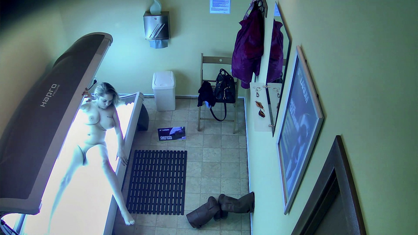 Husky Brunette’s Wild Solarium Adventure