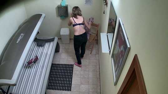 2. Download full pics of Student’s Hot Solarium Exploration from czechsolarium.com