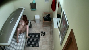 3. Download full pics of 性感红发女郎点亮日光浴室 from czechsolarium.com