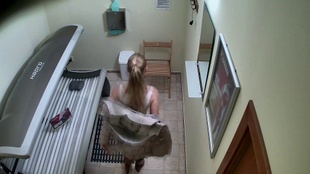 1. Download full pics of O show sedutor da professora bonita no solário from czechsolarium.com