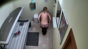 2. Download full pics of O show sedutor da professora bonita no solário from czechsolarium.com