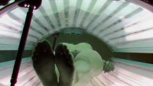 4. Download full pics of Mørkhårede prinsesses sensationelle optræden from czechsolarium.com