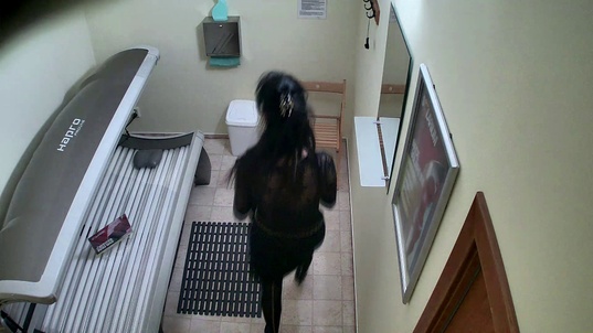 1. Download full pics of Married Lady's Wild Solarium Session from czechsolarium.com