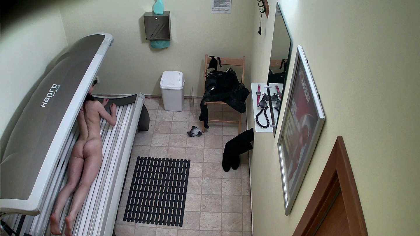 18-YO Pussycat Takes the Stage