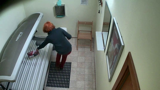 1. Download full pics of Hairy MILF in the Solarium—Unaware from czechsolarium.com