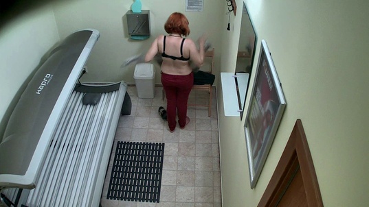 2. Download full pics of Hairy MILF in the Solarium—Unaware from czechsolarium.com