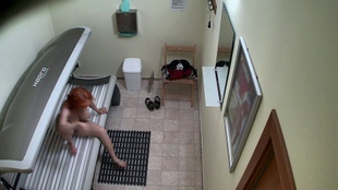 6. Download full pics of Hairy MILF in the Solarium—Unaware from czechsolarium.com