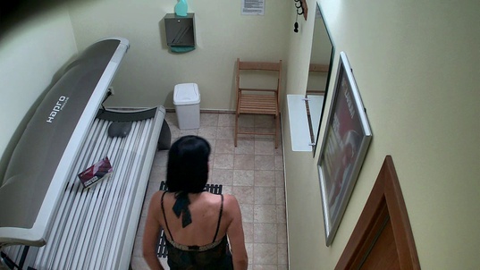 1. Download full pics of Brunette Enjoying the Solarium—Filmed! from czechsolarium.com