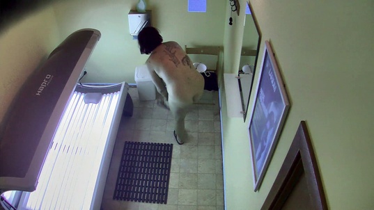 6. Download full pics of Chubby Girl Exposed in the Solarium from czechsolarium.com