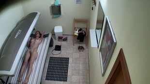 3. Download full pics of Модель поймана в солярии from czechsolarium.com