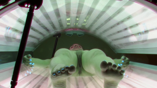 4. Download full pics of Model Caught in Solarium from czechsolarium.com