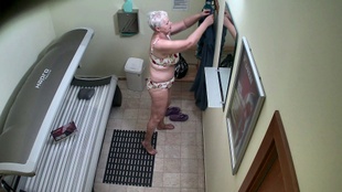 2. Download full pics of Busty Granny Exposed in the Solarium from czechsolarium.com