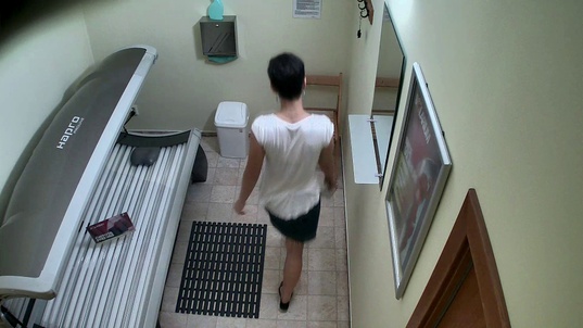 1. Download full pics of Brunettes Solarium-Enthüllung from czechsolarium.com