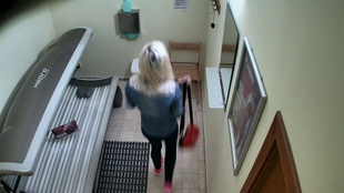 1. Download full pics of 18 y/o Beauty Exposed in the Solarium from czechsolarium.com