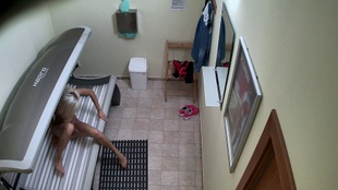 6. Download full pics of 18 y/o Beauty Exposed in the Solarium from czechsolarium.com