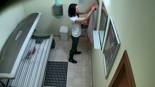 1. Download full pics of MILF’s Secret in the Solarium from czechsolarium.com