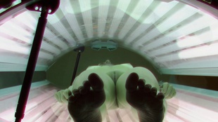 4. Download full pics of Gata gostosa no solário — Filmado from czechsolarium.com