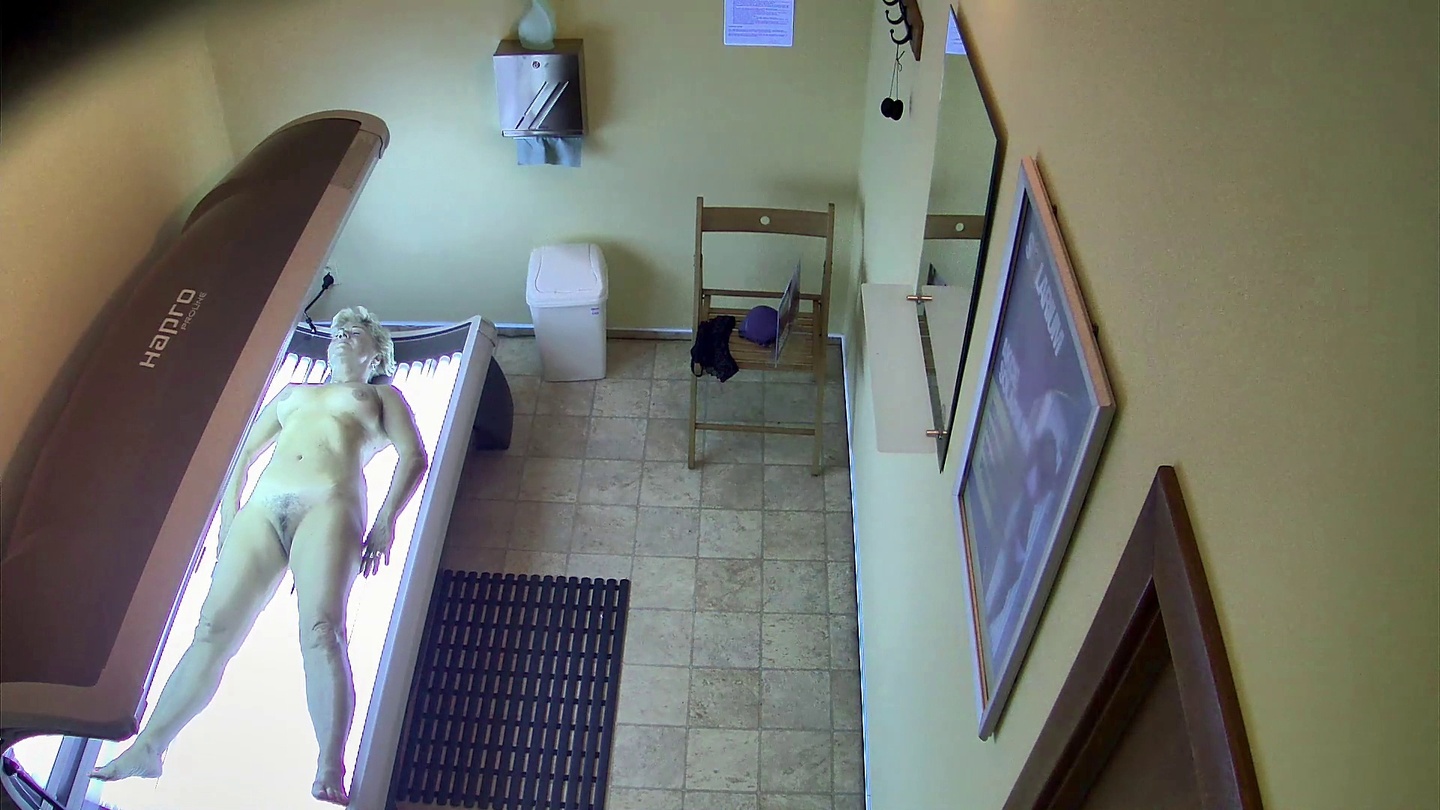 Brunette Experiences Her Moment of Fame