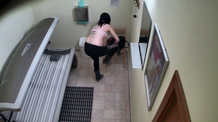 6. Download full pics of 被利用：日光浴房里的孕妇 from czechsolarium.com