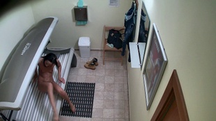 3. Download full pics of Dirty MILF in Solarium—Unaware from czechsolarium.com