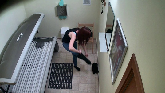 1. Download full pics of Hot Teen in Solarium—Unaware from czechsolarium.com