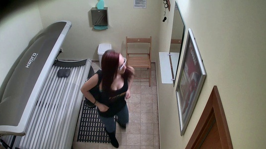 6. Download full pics of Hot Teen in Solarium—Unaware from czechsolarium.com