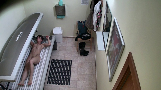 4. Download full pics of MILF in Solarium—Filmed Unknowingly from czechsolarium.com