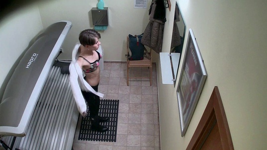 6. Download full pics of MILF in Solarium—Filmed Unknowingly from czechsolarium.com