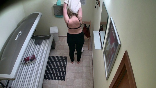 1. Download full pics of Naughty MILF in Solarium—Candid from czechsolarium.com