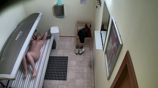 3. Download full pics of 日光浴室里的调皮熟女——真实镜头 from czechsolarium.com