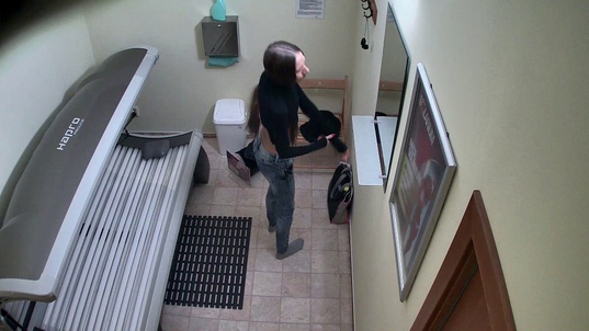 1. Download full pics of MILF i solarium – fanget ubevidst from czechsolarium.com