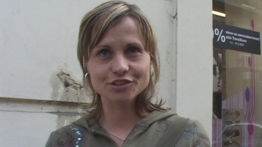 3. Download full pics of Public WC with Julie from czechstreets.com