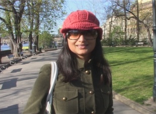 1. Download full pics of Monika, casada from czechstreets.com