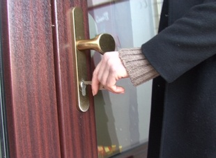 4. Download full pics of Married and hairy from czechstreets.com