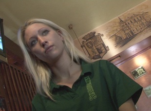 3. Download full pics of 潮吹きウェイトレス from czechstreets.com