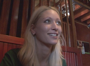 4. Download full pics of 潮吹きウェイトレス from czechstreets.com