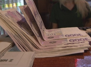 5. Download full pics of 潮吹きウェイトレス from czechstreets.com