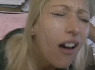 7. Download full pics of 潮吹きウェイトレス from czechstreets.com