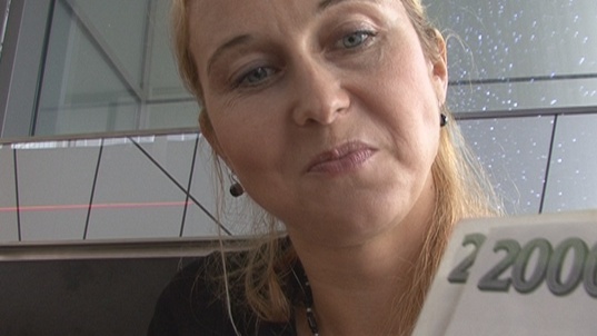 3. Download full pics of Money for the married lady from czechstreets.com