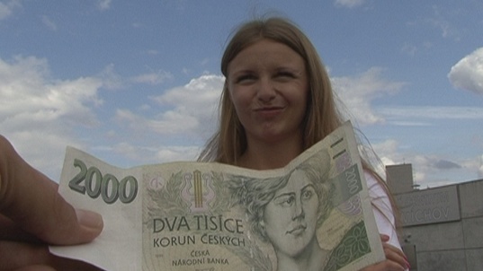 2. Download full pics of Nikola and the homeless from czechstreets.com