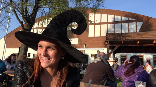 2. Download full pics of Bruja tetona from czechstreets.com