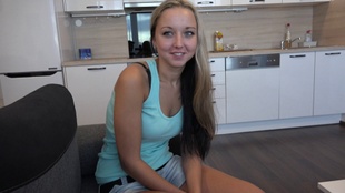 3. Download full pics of Blonďatá princezna from czechstreets.com