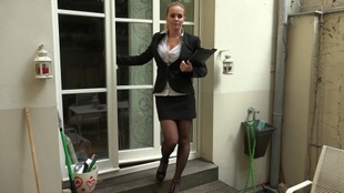 1. Download full pics of 房地产经纪人佩特拉 from czechstreets.com