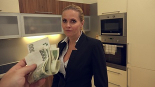 2. Download full pics of 房地产经纪人佩特拉 from czechstreets.com