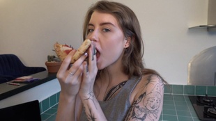 4. Download full pics of Pizza con un extra de semen from czechstreets.com