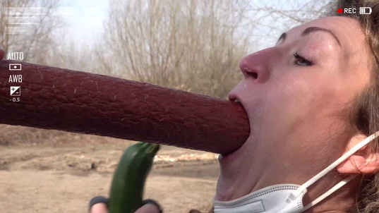 7. Download full pics of 自私的妓女 from extremestreets.com