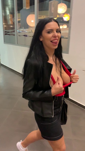 4. Download full pics of Kira wants to get hard fuck from glaminogirls.com